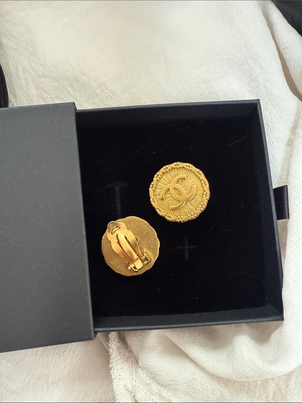 Chanel Vintage Gold Earrings - Picture 4 of 13